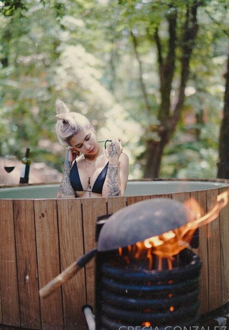 Aygrecia hübsche nackte archiv