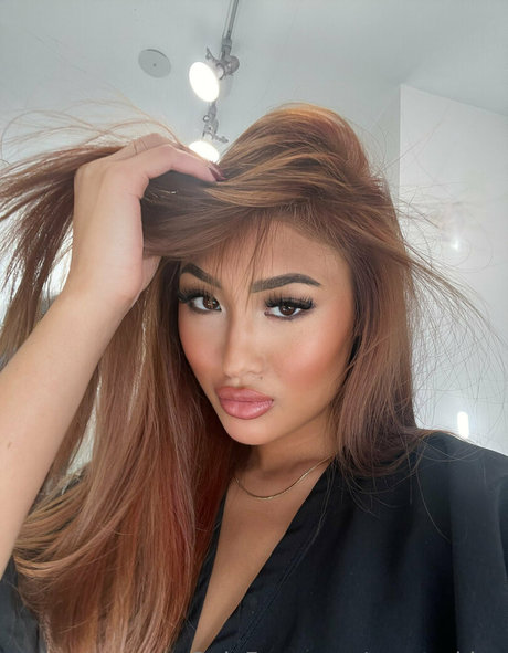 Mina Luxx pornostar nette galerien