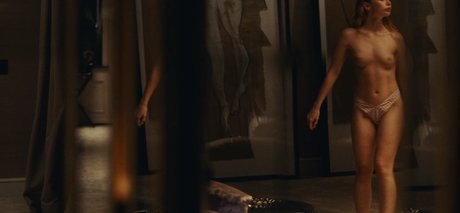 Lily Rose Depp nackte galerie