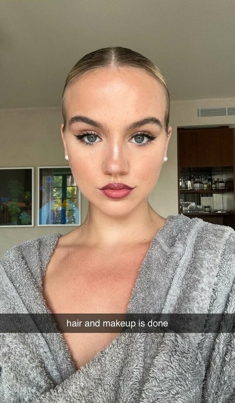 Emma Brooks model sexy archiv