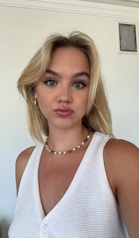 Emma Brooks porno hd bild