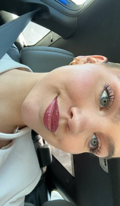 Emma Brooks xxx akt bild