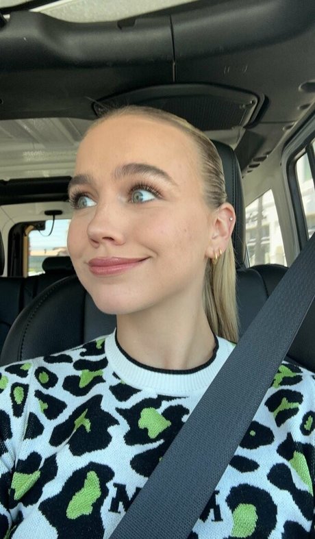 Emma Brooks exklusive galerie