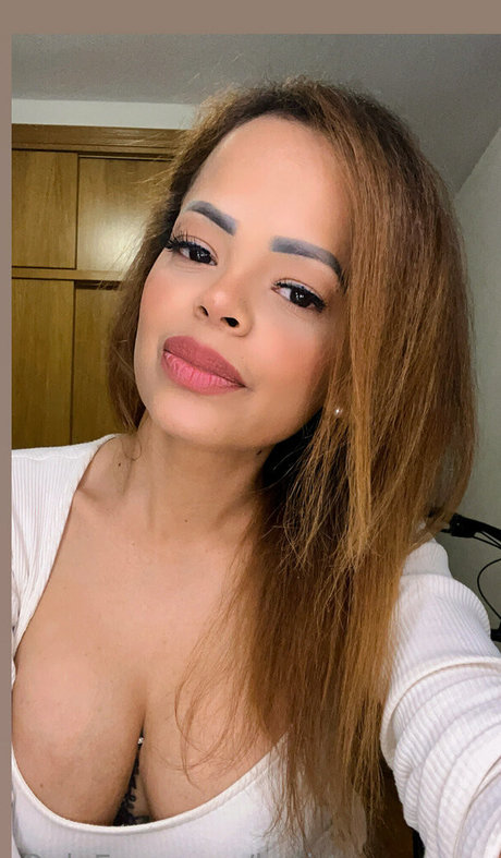 karina versace exklusive akt bild