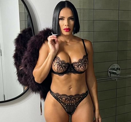 NinaUnrated exklusive freie foto