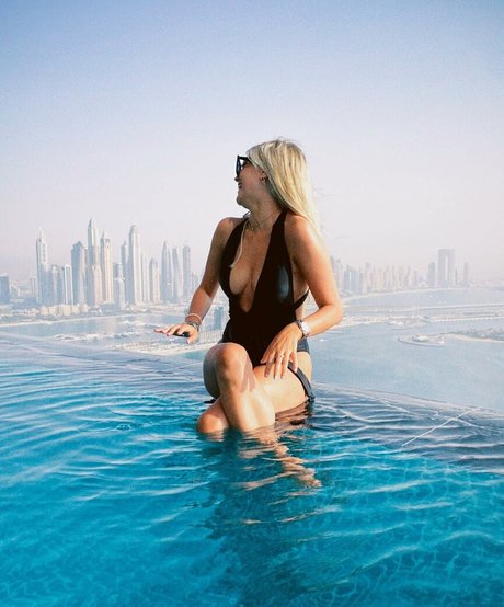 Lucy Fallon schöne nackte fotos