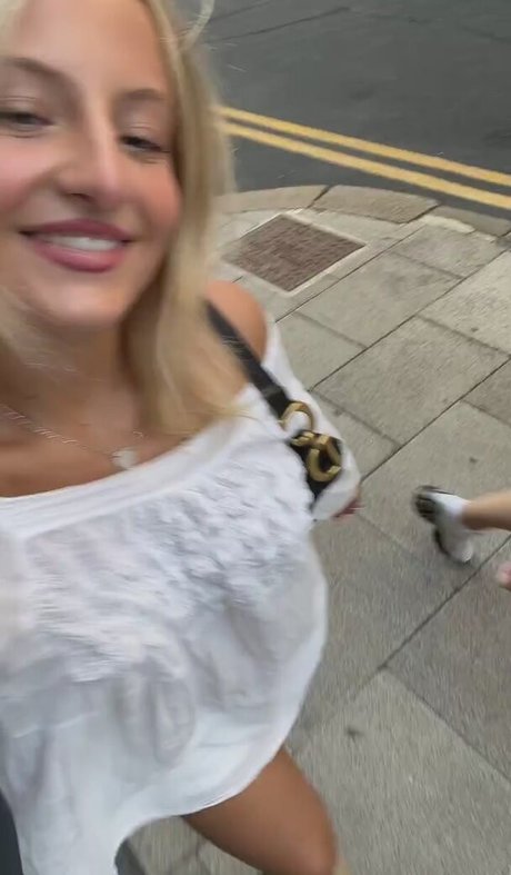 Daisy Campbell pornostar akt foto