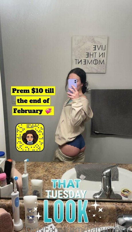 Babymegie nacktheit nette bild