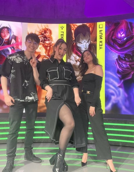 Troubleinc model freie bilder