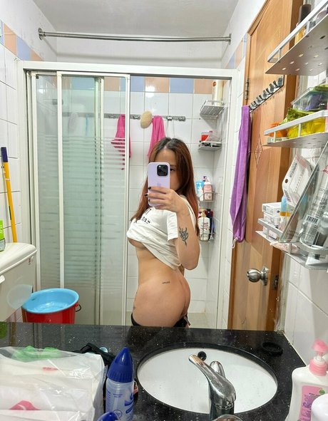 yvonneclose free nacktheit akt bild