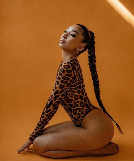 Lumma Aziz erwachsene schöne galerien