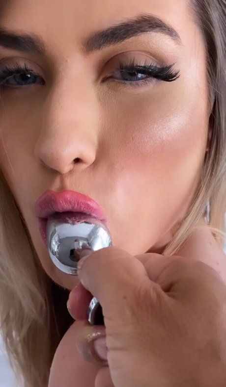 Julia Govea kunst erotische bilder