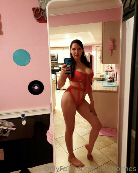 Sadie Holmes nackt sexy fotos