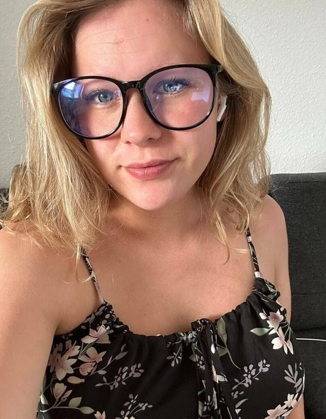 julix may erotische freie bild