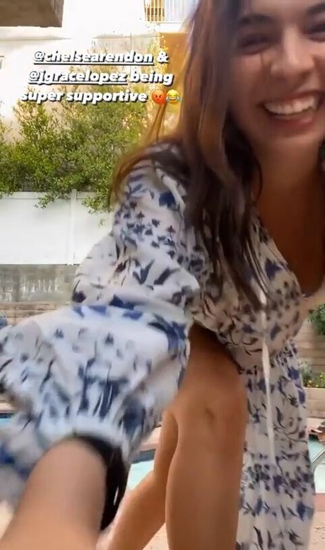 Isabella Gomez schöne akt bild