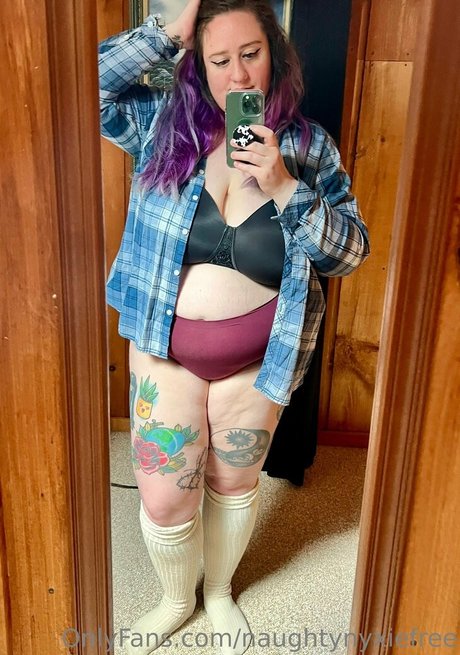 naughtynyxiefree top erotische fotos