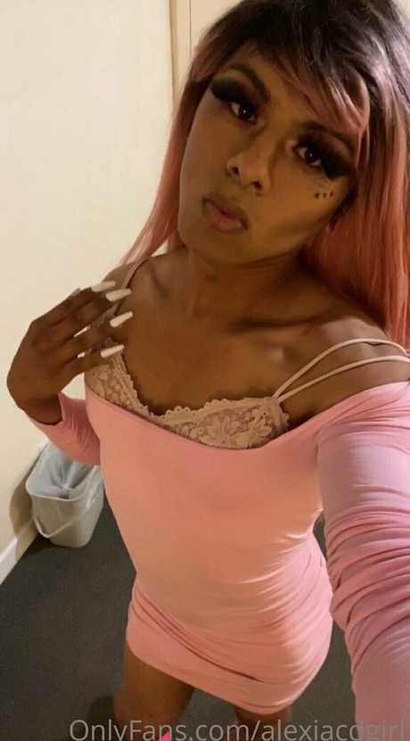 Alexiacdgirl nackt perfekte foto