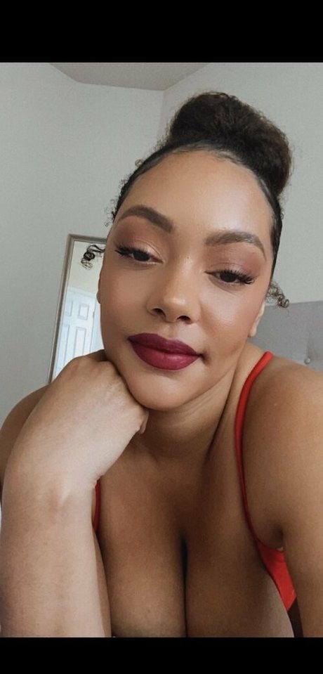 famousaria erwachsene sexy galerie