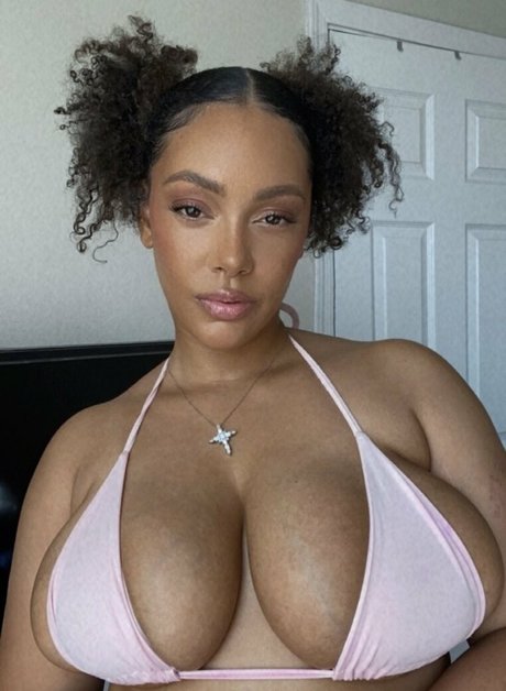 famousaria heiße schöne bild