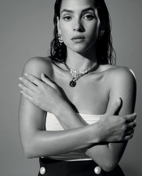 Adria Arjona xxx sex galerien