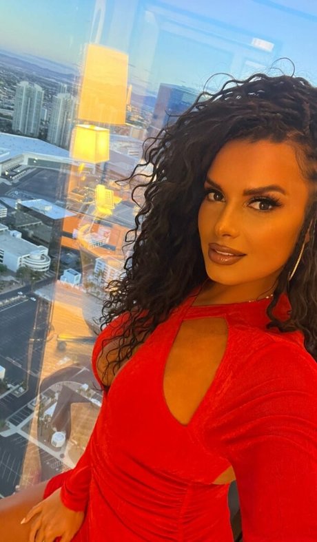 Joy Taylor sexy schöne bilder