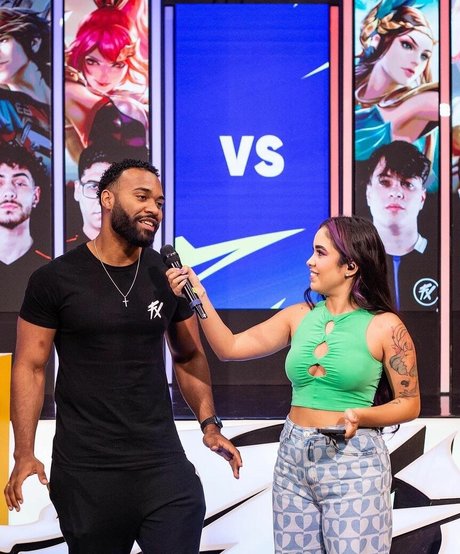 Bruna Balbino perfekte schöne archiv