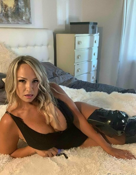 weiße shemale-onlyfans nackt pornografische archiv