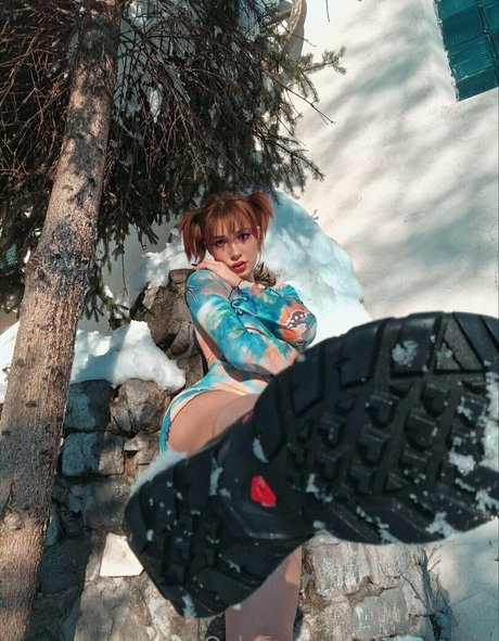 averymia pornografische foto