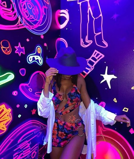 Tania Medina nackten galerie