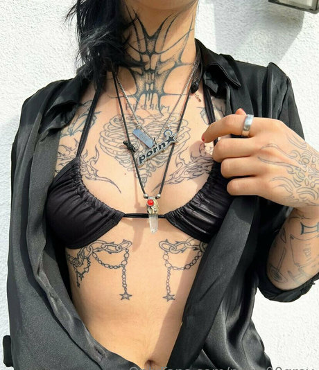 more00grey perfekte nackte galerie