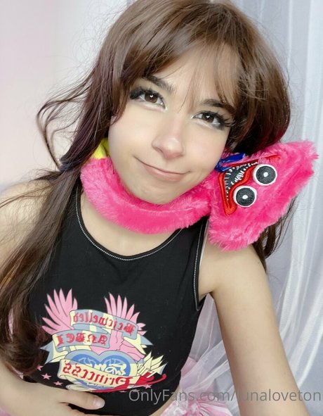 Lunaloveton model perfekte bilder