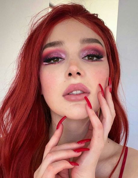 Grace Hyland schöne hd fotos