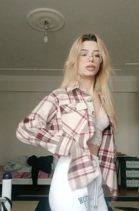 ceyda 690 porno kunst archiv