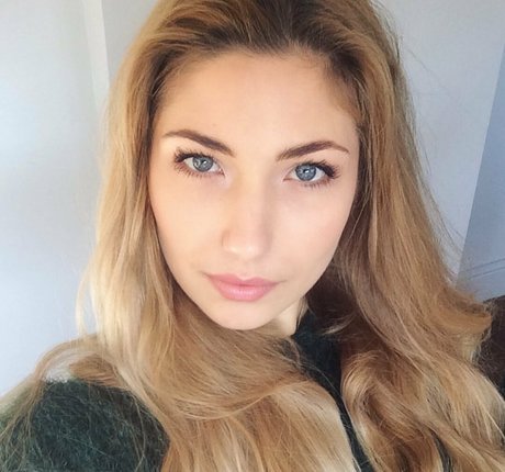 StephanieBC schauspielerin sexy bild