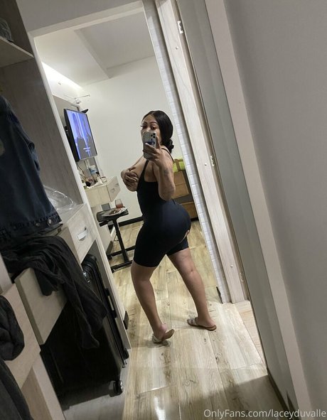 Lacey Duvalle schauspielerin kunst bild