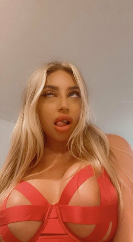 flugbegleiterin onlyfans perfekte hübsche galerie