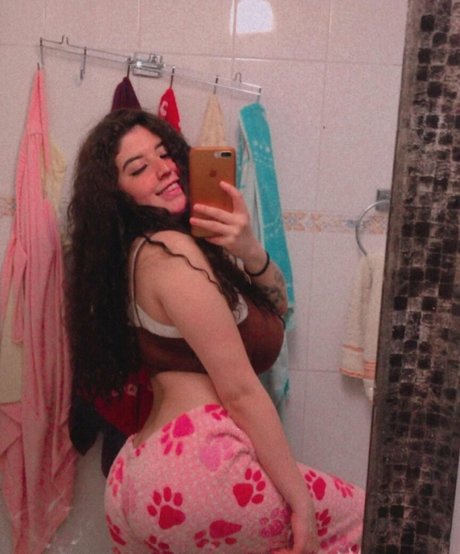 Samantha Fernandez model nackten bild