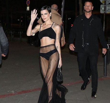 Halsey nackt erwachsene archiv