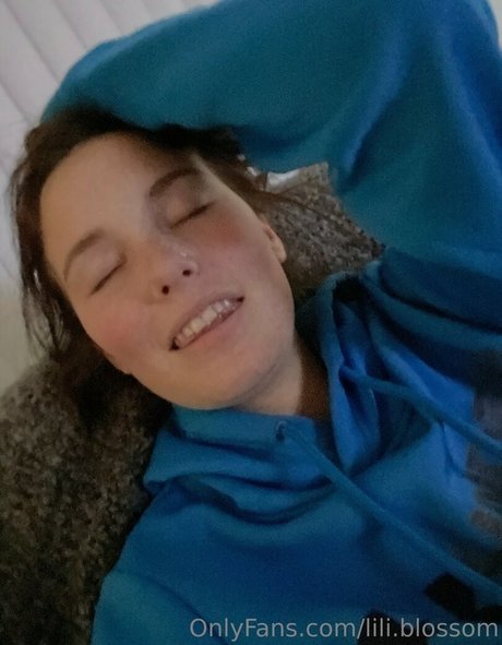 lili blossom sexy akt bild