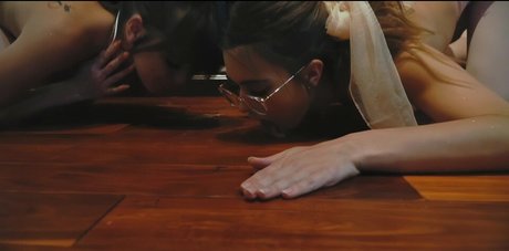 watersports schauspielerin kunst galerien