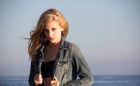 Lili Reinhart xxx pornostar galerie