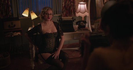 Lili Reinhart erwachsene kunst fotos