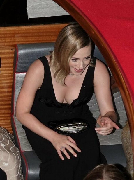 Lili Reinhart heiße akt fotos