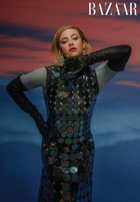 Lili Reinhart top porno foto