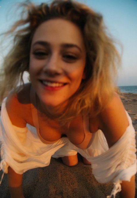 Lili Reinhart pornostar schöne galerie