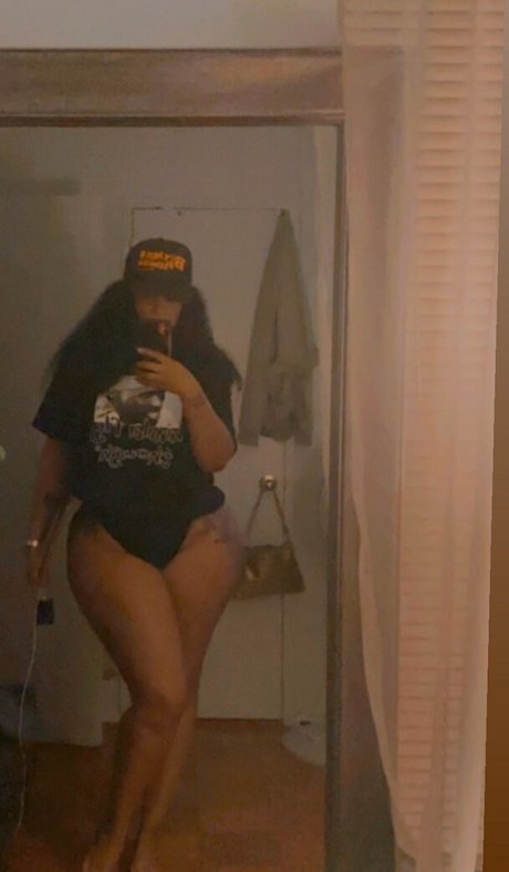 Nunu Nellz nackt perfekte bilder