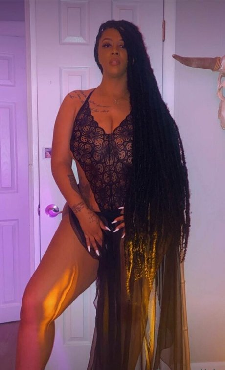 Nunu Nellz model erwachsene fotos