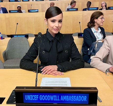 Sofia Carson nackt pornographische fotos