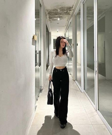 Anastasya Khosasih exklusive sexy bilder