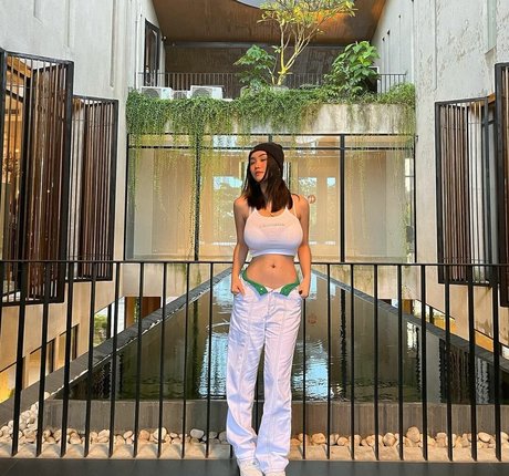 Anastasya Khosasih model nackten foto